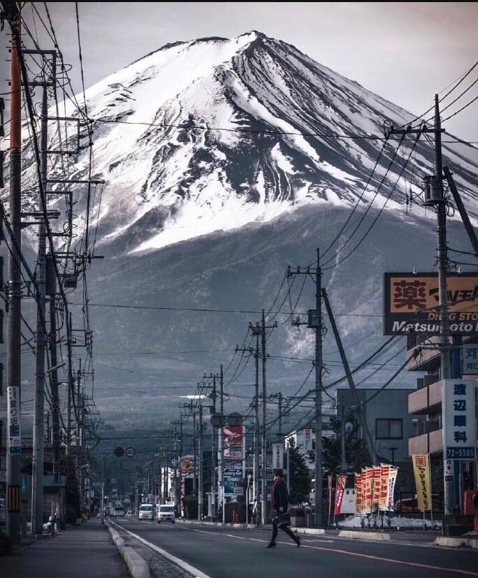 日本的富士山多久喷发一次,如果富士山喷发中国会咋样？　本文共（1036字）