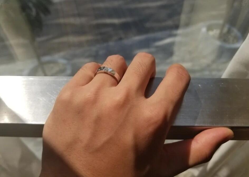 男生戴戒指给人的感觉俗气恶心？喜欢戴戒指的男生性格如何　本文共（900字）