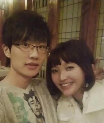 许嵩睡粉事件始末,许嵩现在有女朋友了吗？　本文共（782字）