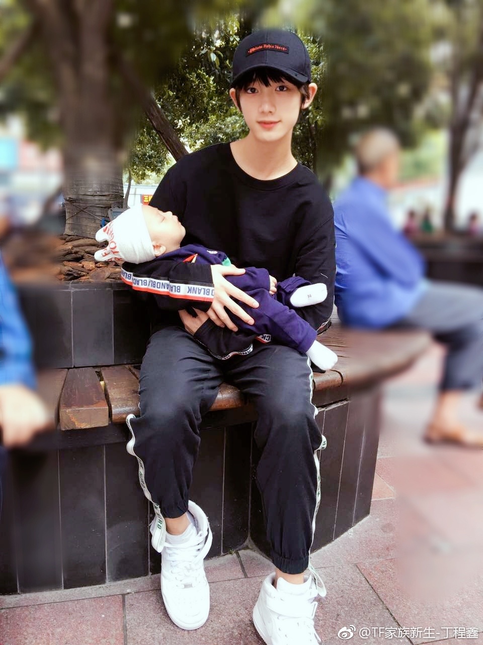 丁程鑫被王俊凯打是怎么回事？丁程鑫喜欢什么样的女孩　本文共（909字）
