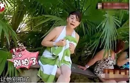 蔡明男人装动态图,蔡明的性感是宋丹丹没法比的　本文共（1042字）