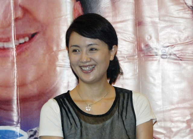 朱媛媛牙齿图片,她为什么不把牙齿弄一下？　本文共（1036字）