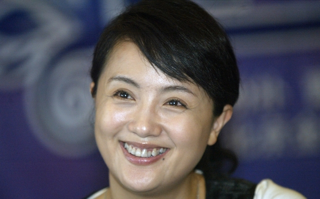 朱媛媛牙齿图片,她为什么不把牙齿弄一下？　本文共（1036字）