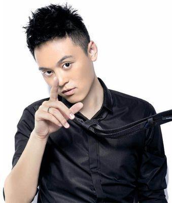 刘同和老婆乔静照片,刘同的书适合什么人看？　本文共（1081字）