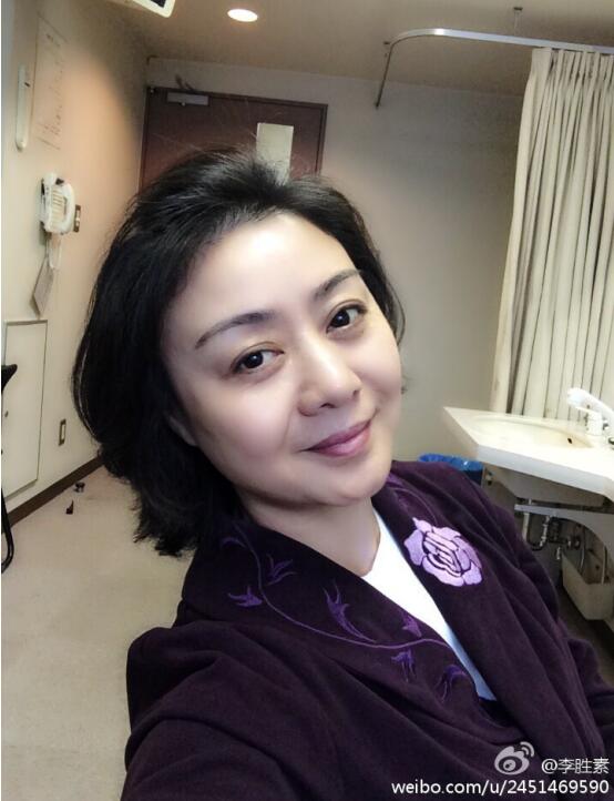 京剧演员李胜素的老公是谁,她为什么叫素团、李漂亮？　本文共（1140字）