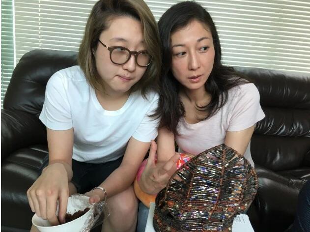 成龙给了吴绮莉一个亿真假,还给小龙女买了豪宅？　本文共（1043字）