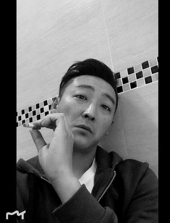 梁晓雪是弯的吗？他的英语怎么这么好？　本文共（808字）