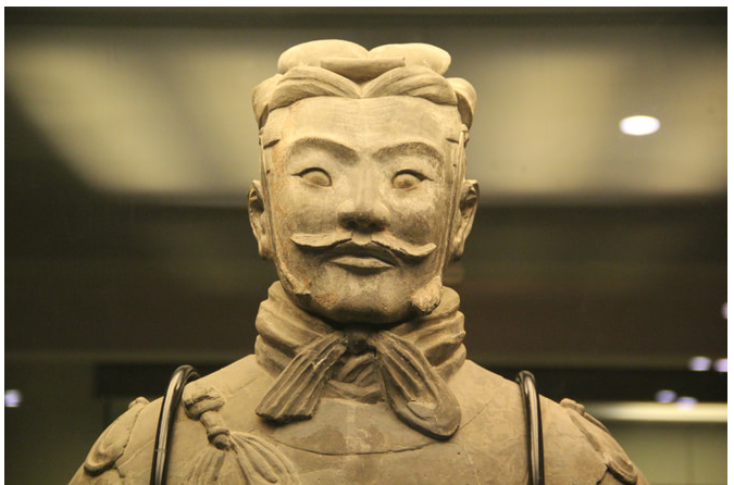 秦始皇的兵马俑是谁设计的？兵马俑是活人做的吗　本文共（1013字）