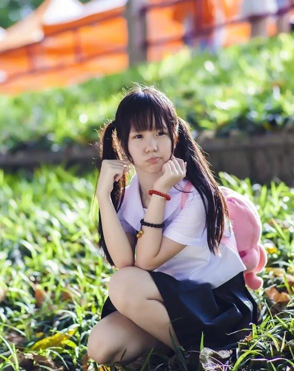 杨惠婷竖中指照片,她整容前后对比照　本文共（1075字）
