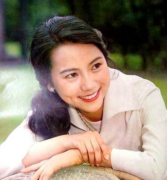 洪学敏近照现状如何,她的丈夫资料照片　本文共（1275字）