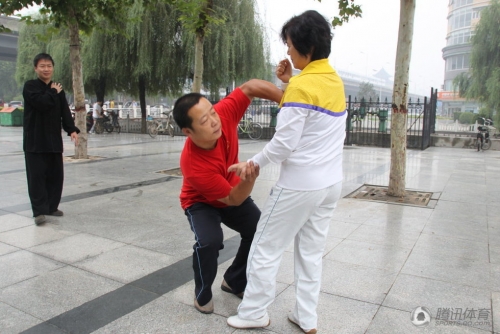 女气功大师隔空打人视频,女气功大师闫芳真实照片　本文共（878字）