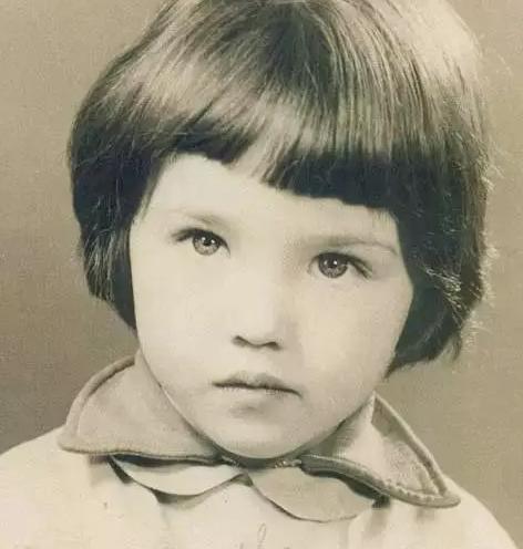 伊莎贝尔·阿佳妮年轻颜值巅峰时期照片(伊莎贝尔·阿佳妮和谁长的很像)