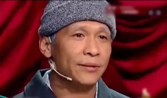 宋小宝看病小品唱的什么歌？说宋小宝现实中(宋小宝看病唱的啥歌)