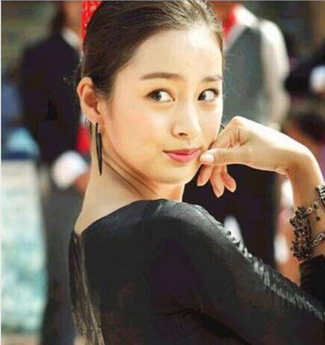 金泰熙年轻时的图片(金泰熙小时候的照片)