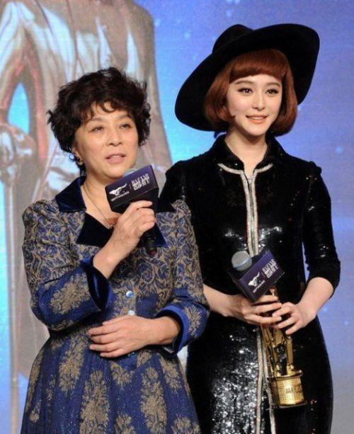 明星经纪人主要是做什么的？明星经纪人都是(明星的经纪人是干啥的)