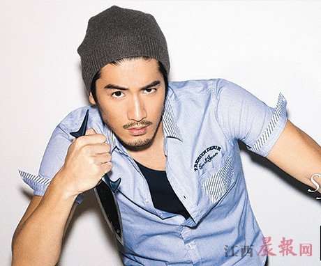 高以翔为什么那么害羞？高以翔没有留胡子前(高以翔没胡子好帅)