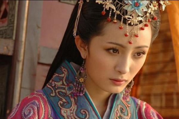 赵丽颖曾公开叫骂杨幂真相(赵丽颖发博称不是所有人都是杨幂)