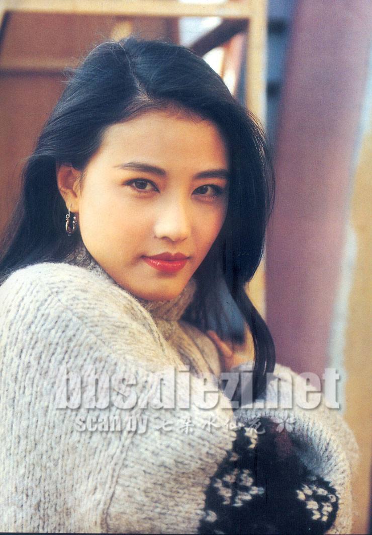 周海媚牙齿乱为什么不整整？周海媚近视眼多
