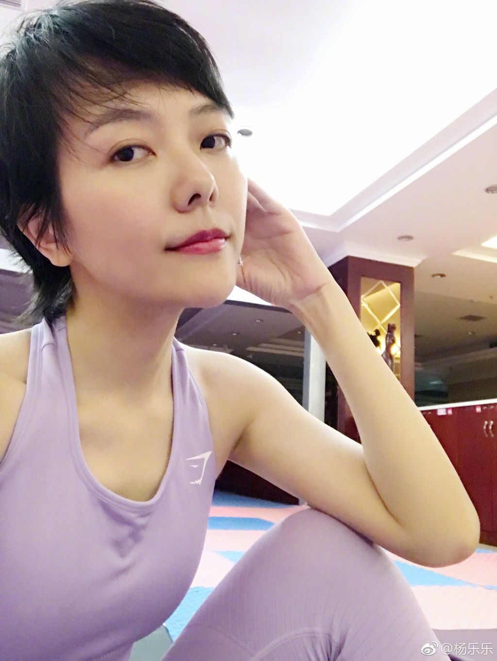 杨乐乐鼻子整的太难看照片(杨怡鼻子怎么变大的)