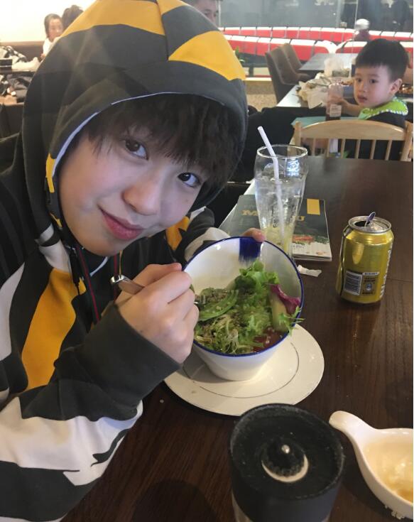 朱佳煜怎么当上演员的(朱佳煜现在的照片)