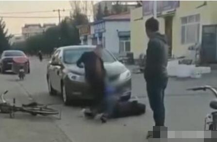 醉驾撞老人踹29脚路人冷漠处理
