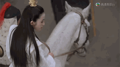 周芷若为什么不如赵敏？赵敏和周芷若谁是小(为什么赵敏是女主角,而我们喜欢周芷若)