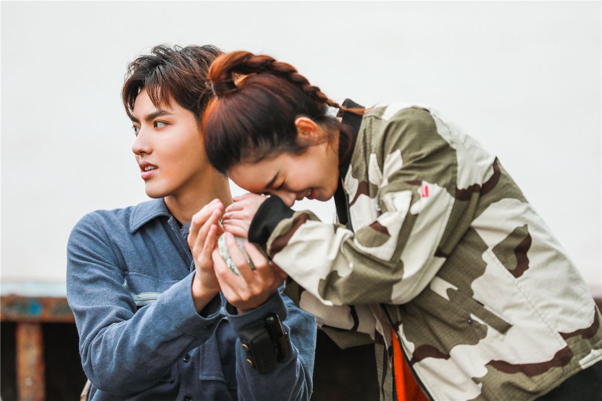 吴亦凡把赵丽颖当女朋友宠(吴亦凡对待赵丽颖和其他女星)