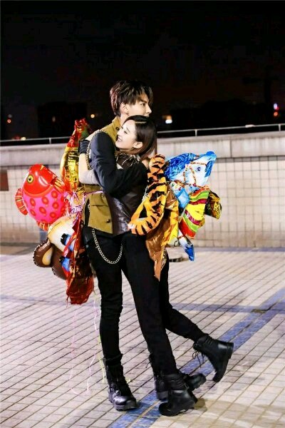 吴亦凡把赵丽颖当女朋友宠(吴亦凡对待赵丽颖和其他女星)