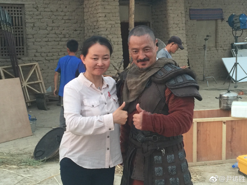 尹铸胜汤镇业长相对比图(汤镇业近照图片)