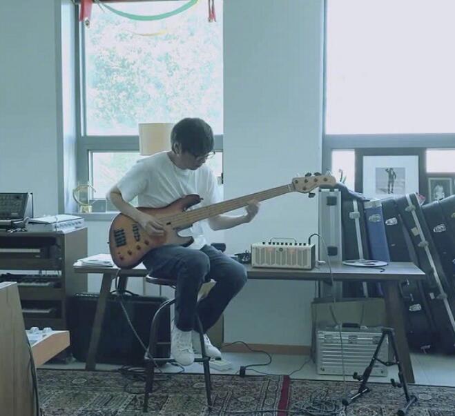 张亚东是李宇春的制作人吗(李宇春 制作人)