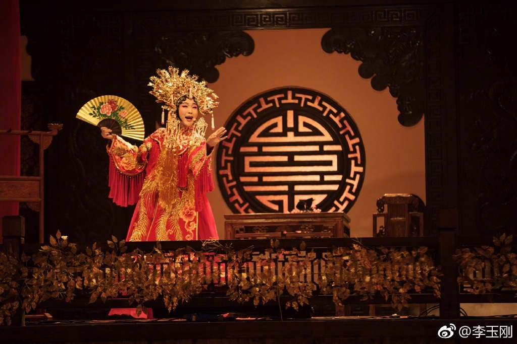 李玉刚是不是用的假音？他的假音怎么学怎么