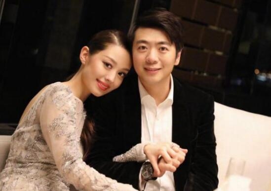 郎朗老婆吉娜仿佛人形挂件狂秀恩爱(郎朗老婆吉娜百度百科)