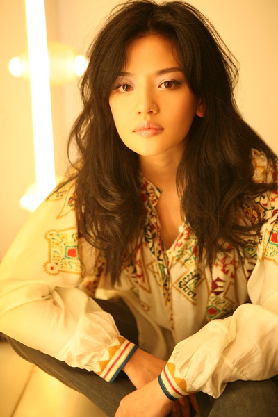 李昕芸和安以轩太像了对比图(安以轩长得像)