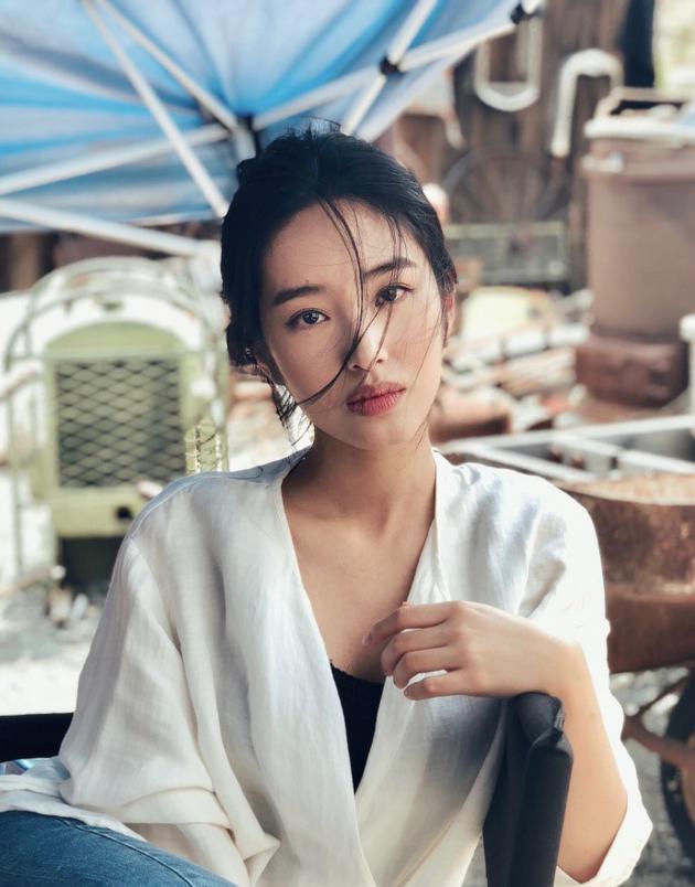 李梦和杨采钰、吴倩莲对比照片(李梦长得像吴倩莲)
