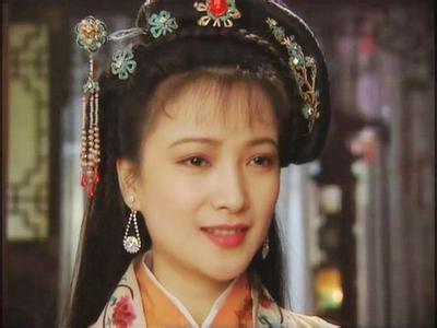 何晴李师师被玷污是第几集？何晴现任老公邓(何晴演过几次李师师)