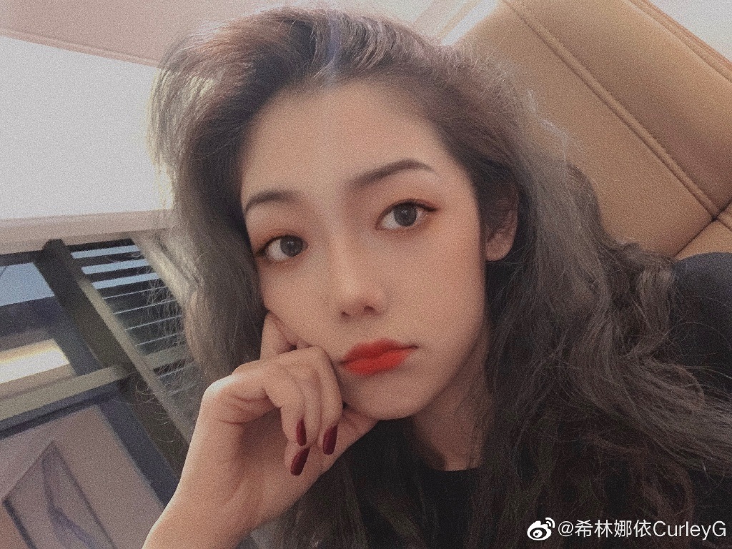 希林娜依高年龄多少岁了(希林娜依高个人资料(简介,身高,年龄)