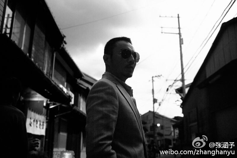 张涵予为什么贴假肌肉不直接练