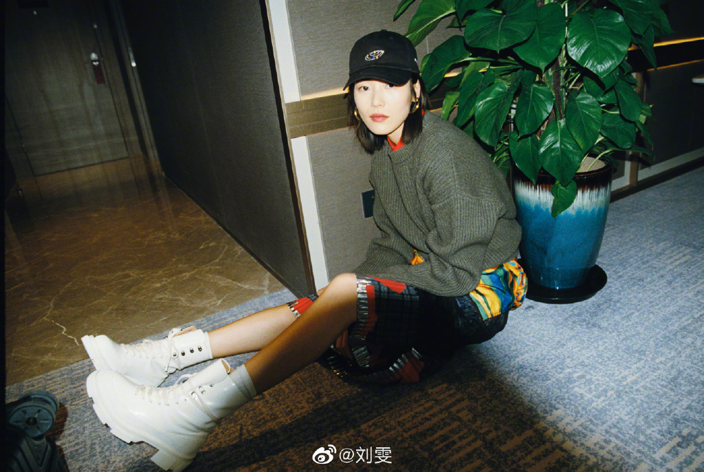 刘雯是单眼皮吗(刘雯单眼皮为什么好看)