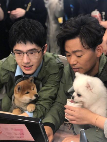 刘昊然近视眼多少度？他为什么不戴眼镜或者