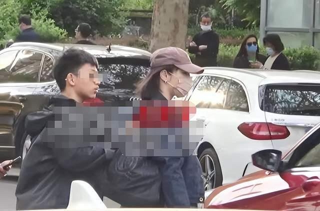 白百何小腹微凸被疑怀三胎