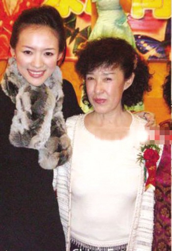 章子怡是张艺谋的女儿很扯淡(张艺谋章子怡绯闻)