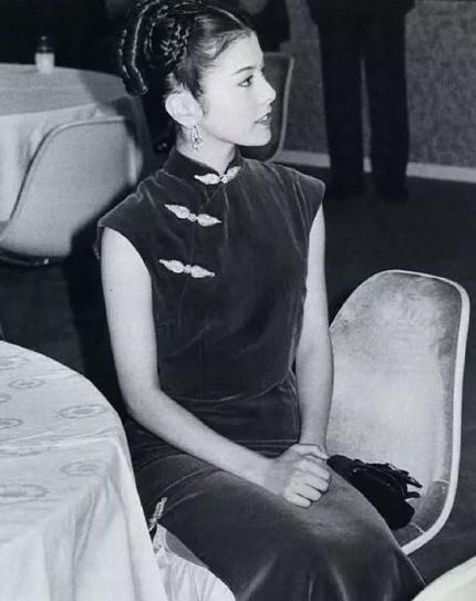 泽口靖子老年和年轻时候的照片对比图