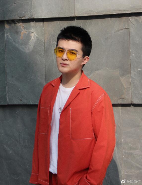 郑斯仁反串男扮女装邝美丽照片