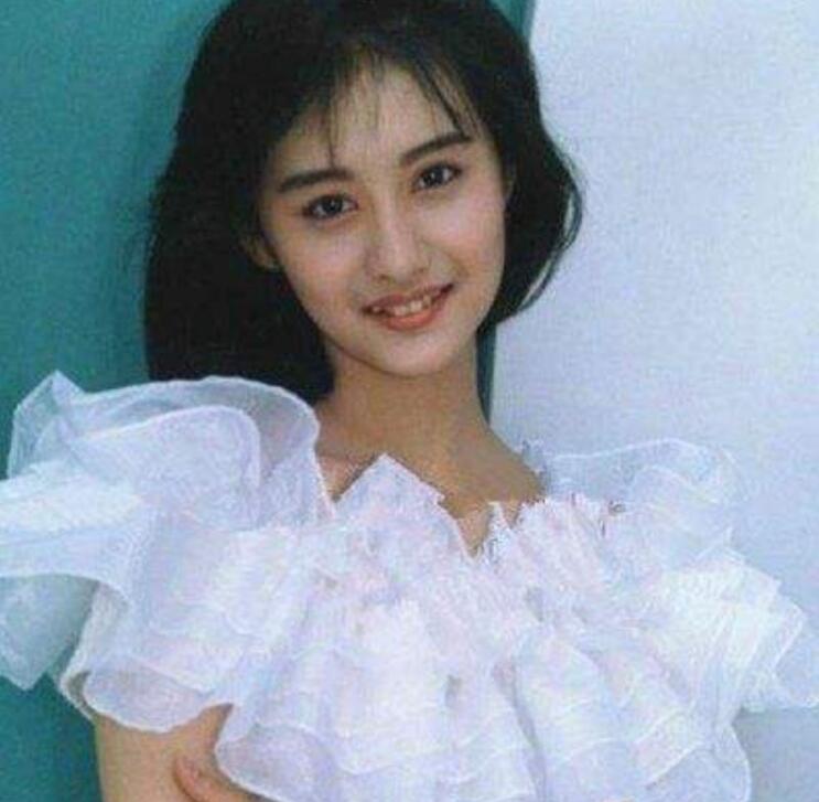 陈德容胸多大罩杯的