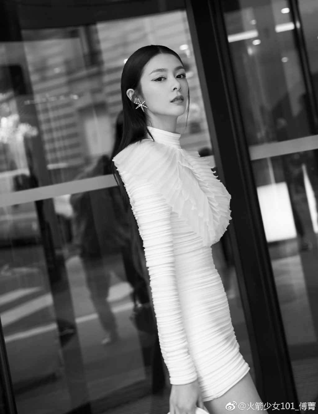 傅菁为什么叫艾弗杰、傅英俊？傅菁的鼻子太