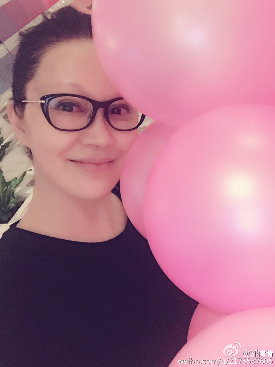 邬倩倩是离婚后整容了吗(邬君梅整容了吗)