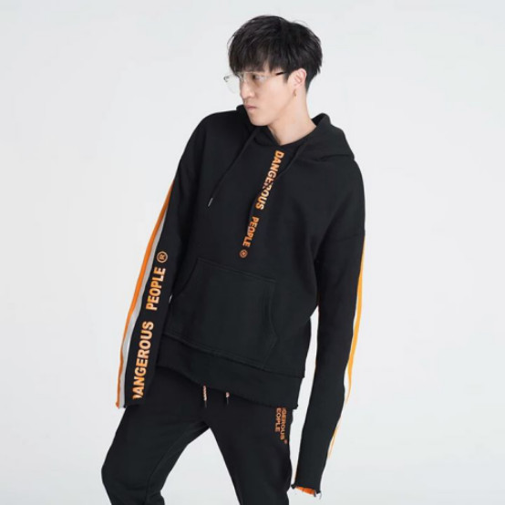 我们的挑战欧阳娜娜上的哪一期？薛之谦和欧(欧阳娜娜和薛之谦一起的蒙面唱将是第几期)