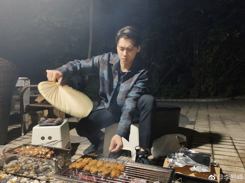 李易峰为什么叫草儿、李半仙、一元？李易峰