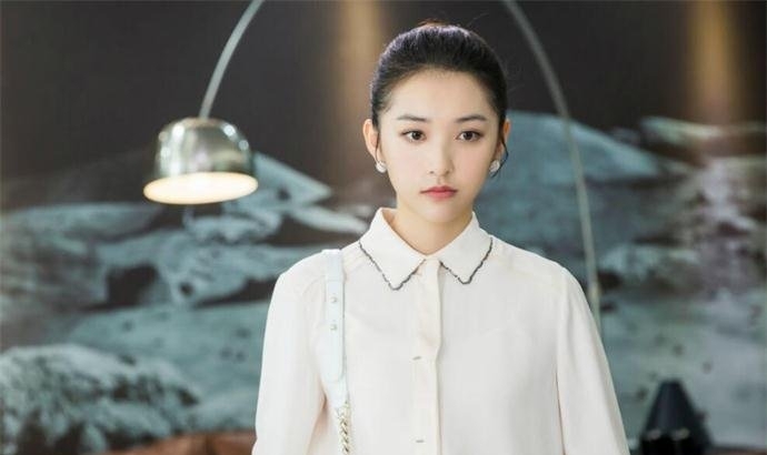 95后童星宋祖儿如今变大美女图