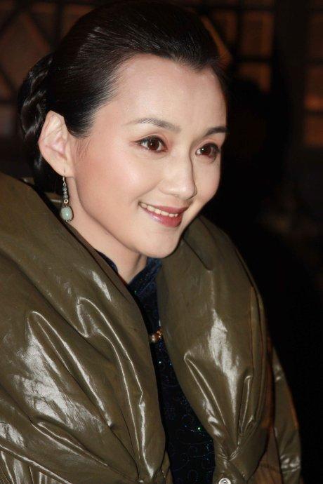 章艳敏(章艳敏吴健结婚照)